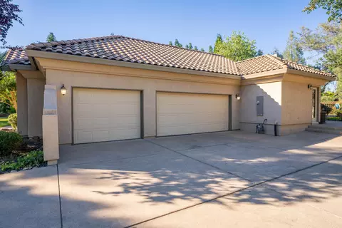 Exterior - 19674 San Vincente Dr, Redding, CA 96003 photo 12 of 25