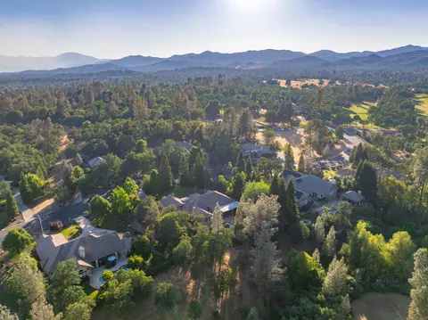 View/Area - 19674 San Vincente Dr, Redding, CA 96003 photo 7 of 9