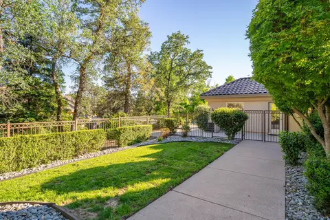 Exterior - 19674 San Vincente Dr, Redding, CA 96003 photo 14 of 25