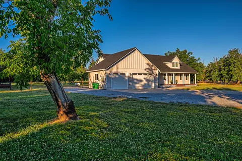 5203 Country Farms Ln, Anderson, CA 96007