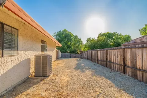 3694 Canterbury Dr, Redding, CA 96002 photo 36
