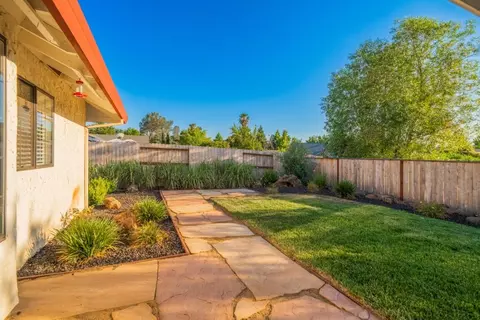3694 Canterbury Dr, Redding, CA 96002 photo 28