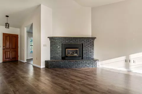 3694 Canterbury Dr, Redding, CA 96002 photo 8