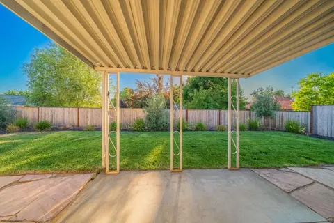 3694 Canterbury Dr, Redding, CA 96002 photo 25