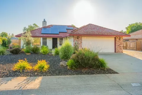 3694 Canterbury Dr, Redding, CA 96002