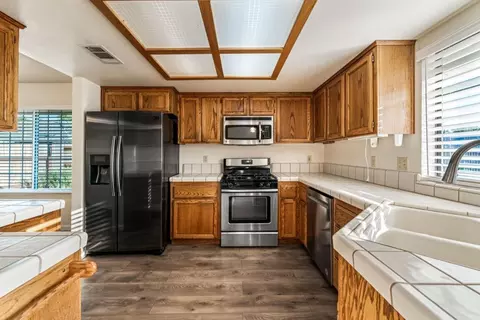 3694 Canterbury Dr, Redding, CA 96002 photo 11