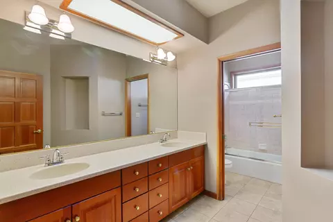 Bath - 1683 St Andrews Ave, Redding, CA 96003 photo 5 of 5