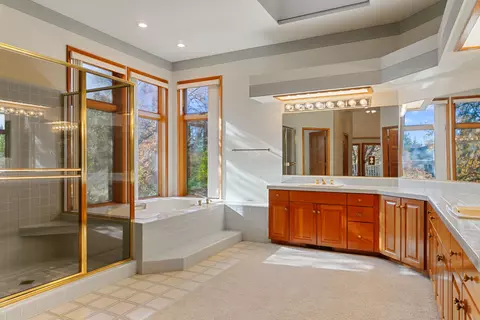Bath - 1683 St Andrews Ave, Redding, CA 96003 photo 1 of 5