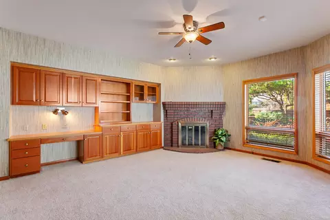 Living - 1683 St Andrews Ave, Redding, CA 96003 photo 3 of 16