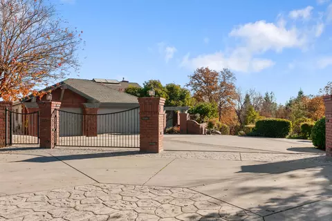 1683 St Andrews Ave, Redding, CA 96003