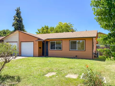 3526 Gardenia St, Anderson, CA 96007