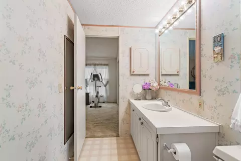 1104 Shawnee Trl, Redding, CA 96003 photo 16