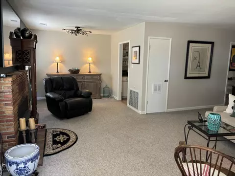 Living - 2264 Paris Ave, Redding, CA 96001 photo 5 of 6