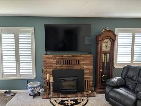 Living - 2264 Paris Ave, Redding, CA 96001 photo 4 of 6