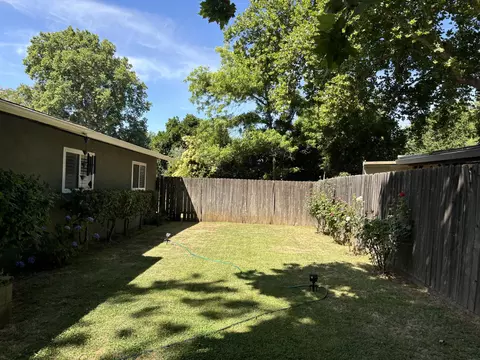 Exterior - 2264 Paris Ave, Redding, CA 96001 photo 4 of 8
