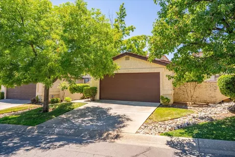 688 Buckthorn Dr, Redding, CA 96003 photo 2