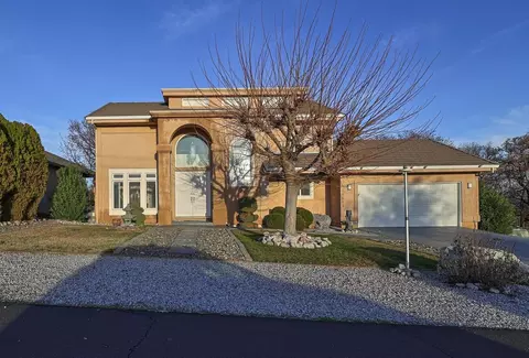 19408 Little Valley Dr, Cottonwood, CA 96022