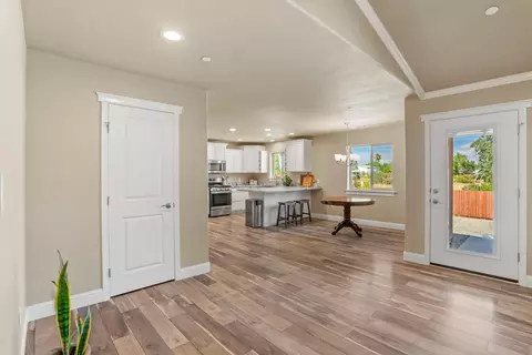 11369 Menlo Way, Redding, CA 96003 photo 6