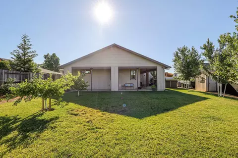 Exterior - 1388 Spinnaker Dr, Redding, CA 96003 photo 6 of 11