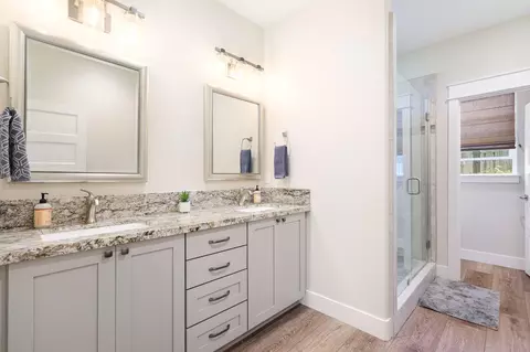Bath - 1388 Spinnaker Dr, Redding, CA 96003 photo 1 of 3