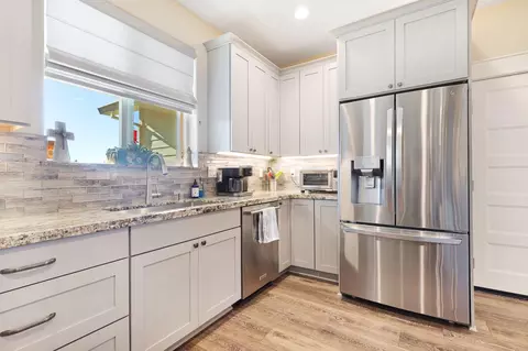 Kitchen - 1388 Spinnaker Dr, Redding, CA 96003 photo 2 of 2