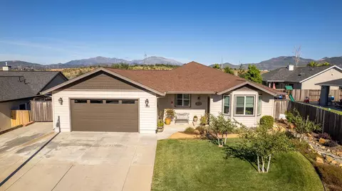 Exterior - 1388 Spinnaker Dr, Redding, CA 96003 photo 7 of 11