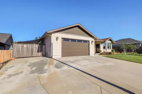 Exterior - 1388 Spinnaker Dr, Redding, CA 96003 photo 9 of 11