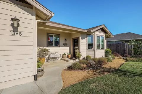 Exterior - 1388 Spinnaker Dr, Redding, CA 96003 photo 2 of 11