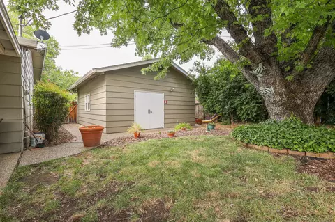 6752 El Camino Dr, Redding, CA 96001 photo 3