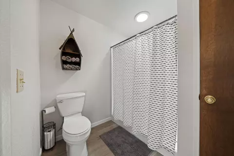 Bath - 10852 Oak Run Rd, Oak Run, CA 96069 photo 2 of 3