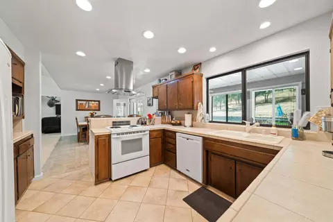 Kitchen - 10852 Oak Run Rd, Oak Run, CA 96069 photo 3 of 5