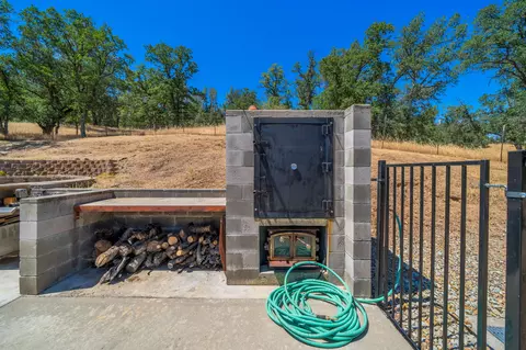 Exterior - 10852 Oak Run Rd, Oak Run, CA 96069 photo 21 of 33