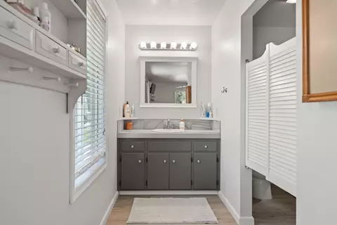 Bath - 10852 Oak Run Rd, Oak Run, CA 96069 photo 1 of 3
