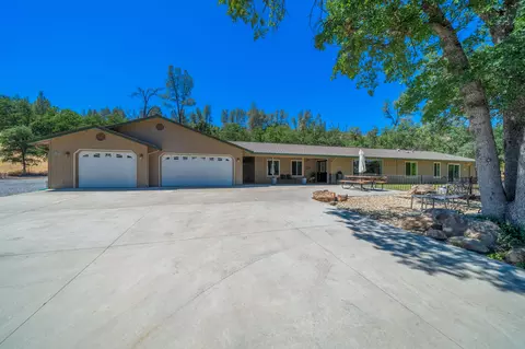 10852 Oak Run Rd, Oak Run, CA 96069