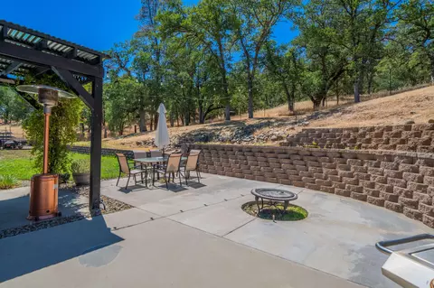 Exterior - 10852 Oak Run Rd, Oak Run, CA 96069 photo 15 of 33