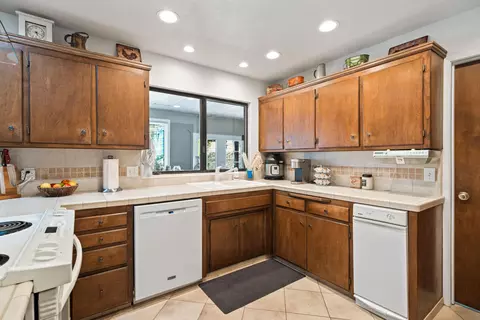 Kitchen - 10852 Oak Run Rd, Oak Run, CA 96069 photo 5 of 5