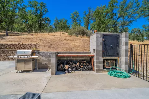 Exterior - 10852 Oak Run Rd, Oak Run, CA 96069 photo 20 of 33