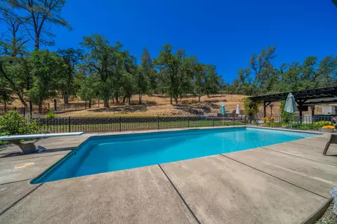 Exterior - 10852 Oak Run Rd, Oak Run, CA 96069 photo 11 of 33