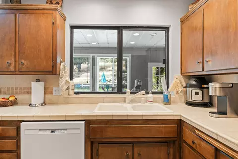 Kitchen - 10852 Oak Run Rd, Oak Run, CA 96069 photo 2 of 5
