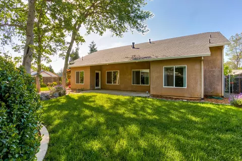 Exterior - 5842 Fairmont Dr, Redding, CA 96003 photo 5 of 10