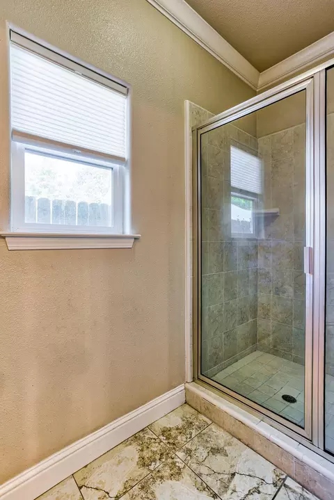 Bath - 5842 Fairmont Dr, Redding, CA 96003 photo 1 of 3