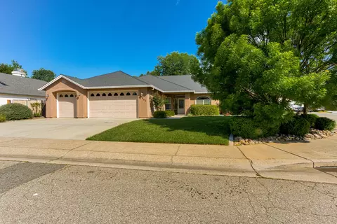5842 Fairmont Dr, Redding, CA 96003