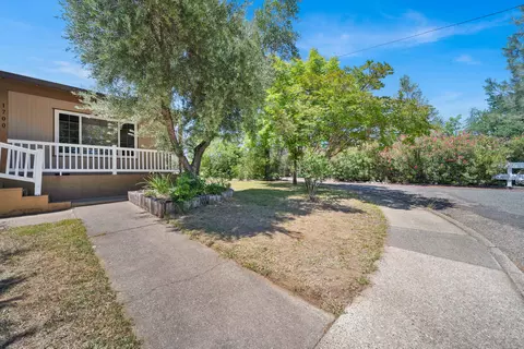 1700 Regent Ave, Redding, CA 96001 photo 3