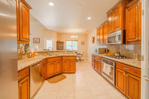 3272 Miramar Way, Redding, CA 96001 photo 10