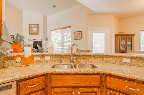 3272 Miramar Way, Redding, CA 96001 photo 13