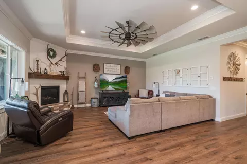 Living - 2841 San Pablo St, Redding, CA 96003 photo 1 of 3