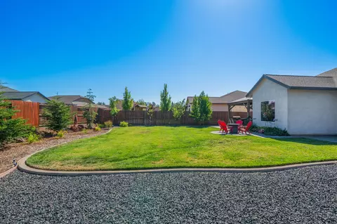 Exterior - 2841 San Pablo St, Redding, CA 96003 photo 14 of 16