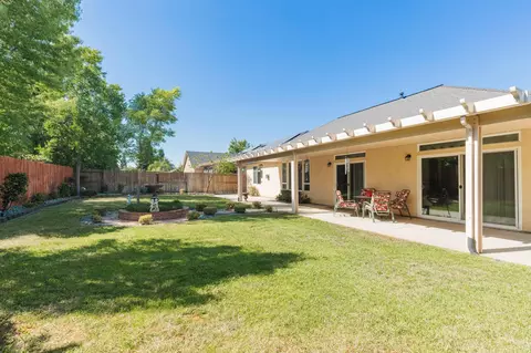 Exterior - 562 Centavo Way, Redding, CA 96003 photo 3 of 6