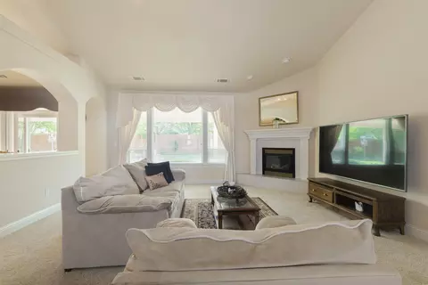 Living - 562 Centavo Way, Redding, CA 96003 photo 3 of 3