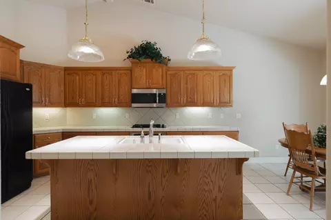 Kitchen - 562 Centavo Way, Redding, CA 96003 photo 3 of 4